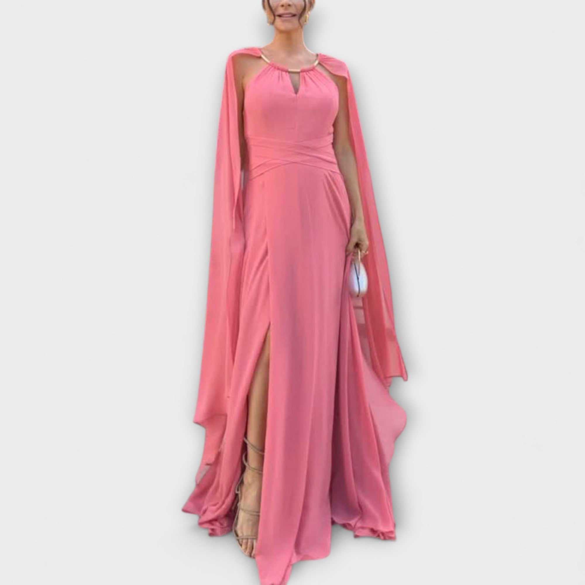 Mabel - Elegantné Maxikabát s rukávmi typu Cape a vysokým rozparkom