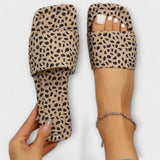 Ploché šľapky s leopardím vzorom