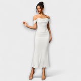 Ione - Šaty Bodycon s odhalenými ramenami a riasením