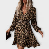 Elegantné šaty s leopardím vzorom, V-výstrihom a opaskom