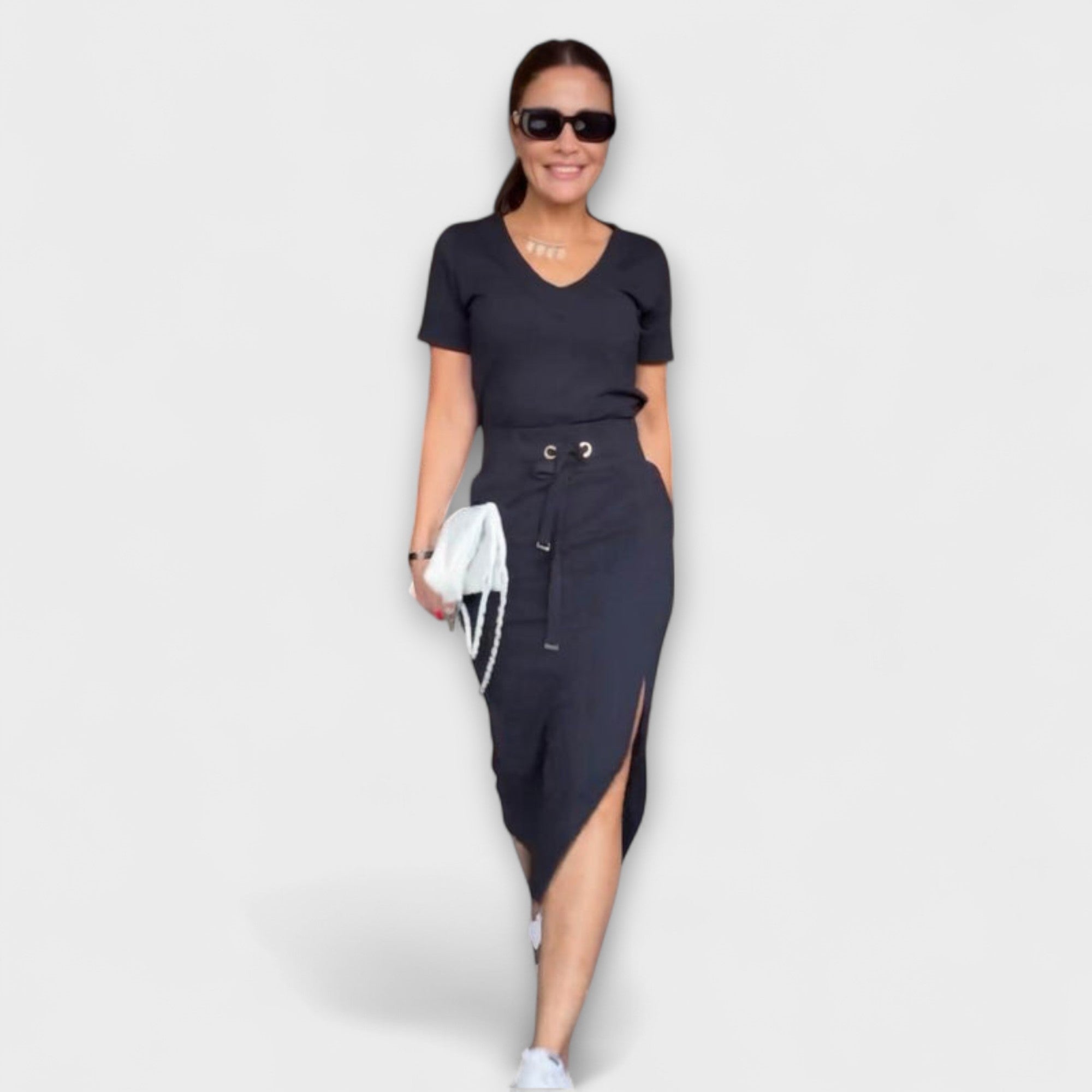 Danielle - Elegantný top s V-výstrihom a sukňou