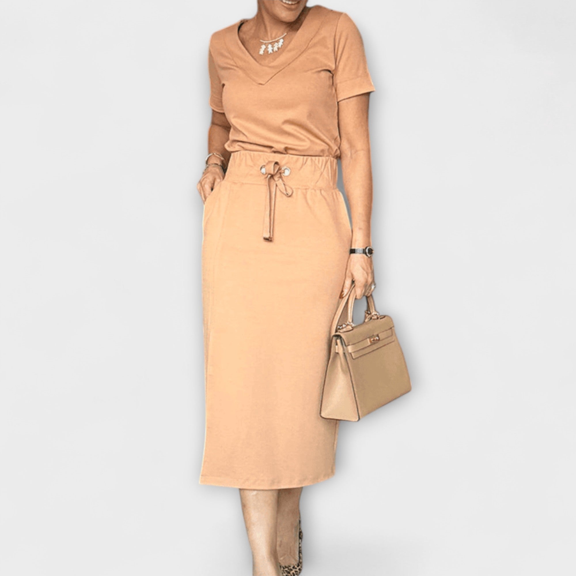 Danielle - Elegantný top s V-výstrihom a sukňou
